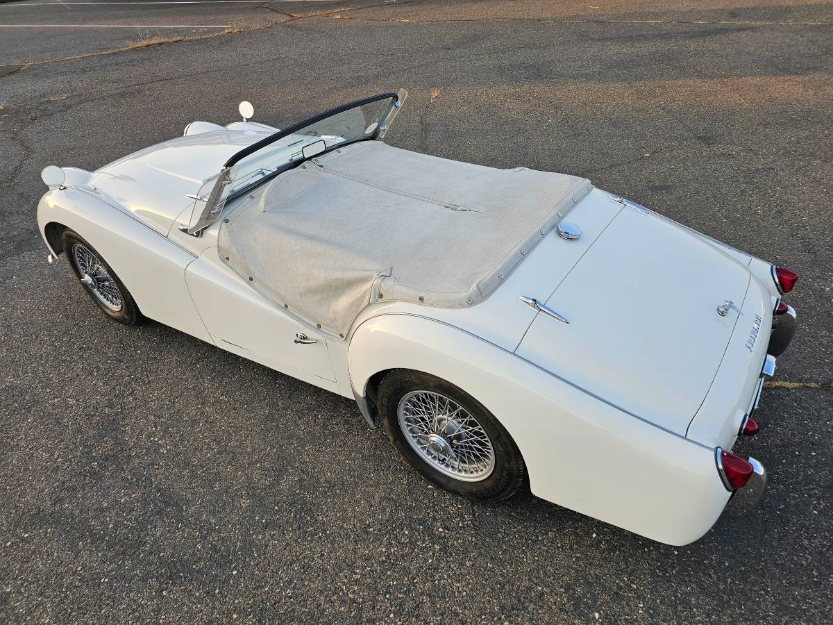 Triumph-tr3-1963-white-37