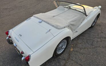 Triumph-tr3-1963-white-38