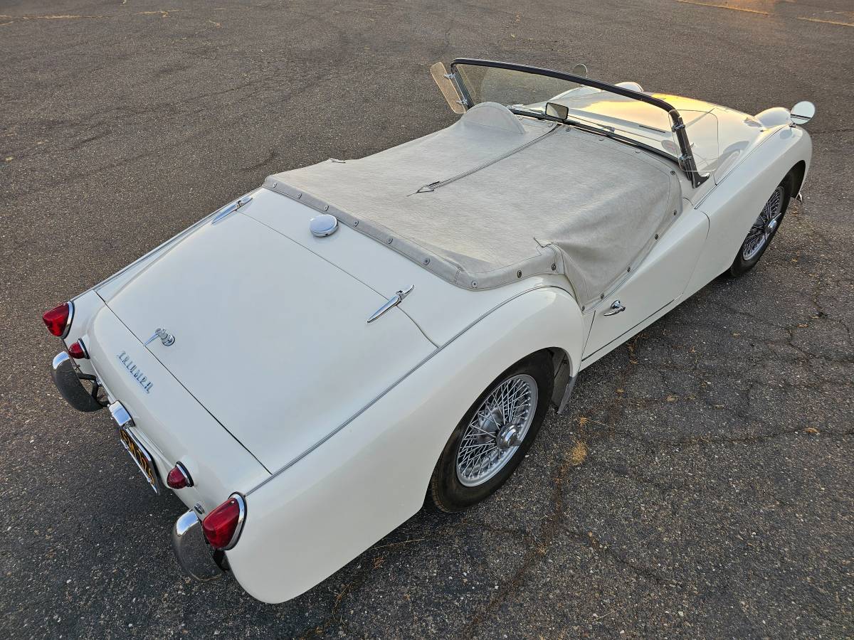 Triumph-tr3-1963-white-38