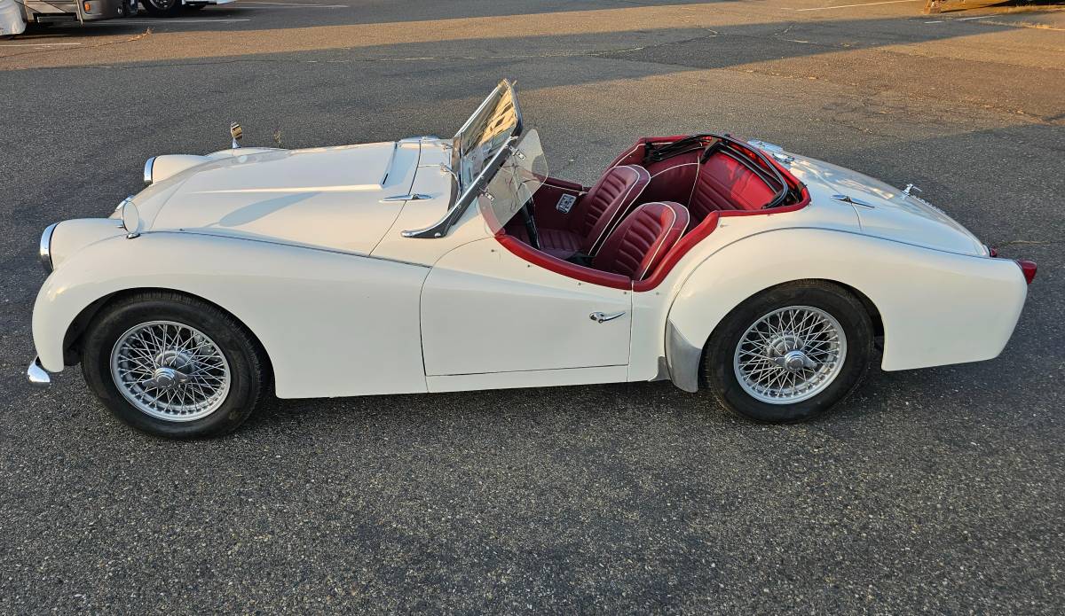 Triumph-tr3-1963-white-4