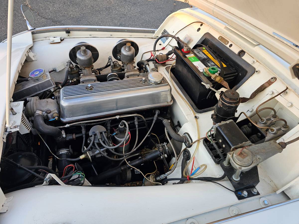 Triumph-tr3-1963-white-40