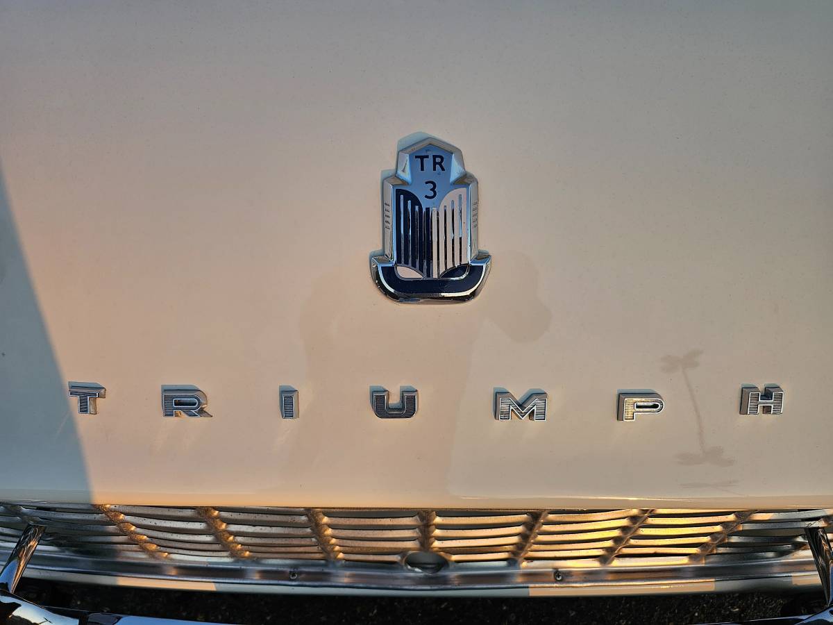 Triumph-tr3-1963-white-41