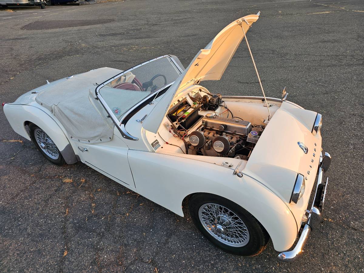 Triumph-tr3-1963-white-7