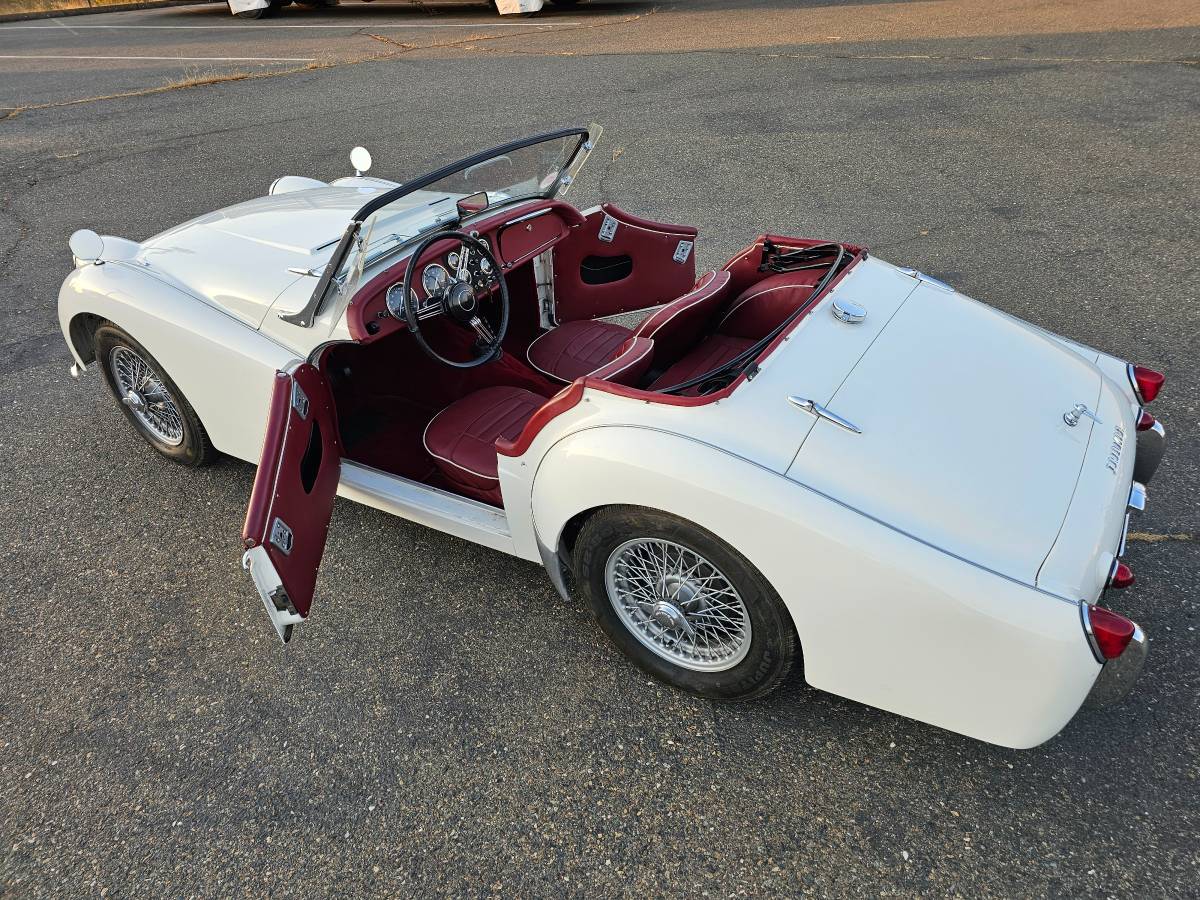Triumph-tr3-1963-white-8