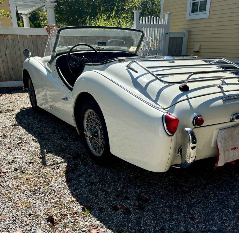 Triumph-tr3-roadster-1959-white-1