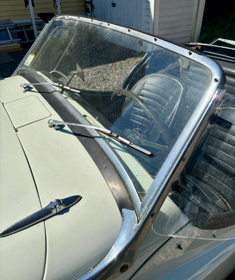 Triumph-tr3-roadster-1959-white-10