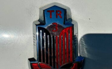 Triumph-tr3-roadster-1959-white-11