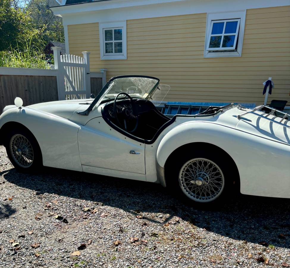 Triumph-tr3-roadster-1959-white-12