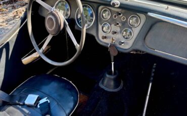 Triumph-tr3-roadster-1959-white-2