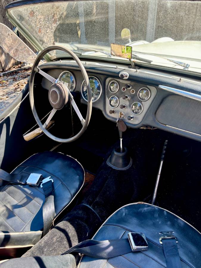 Triumph-tr3-roadster-1959-white-2