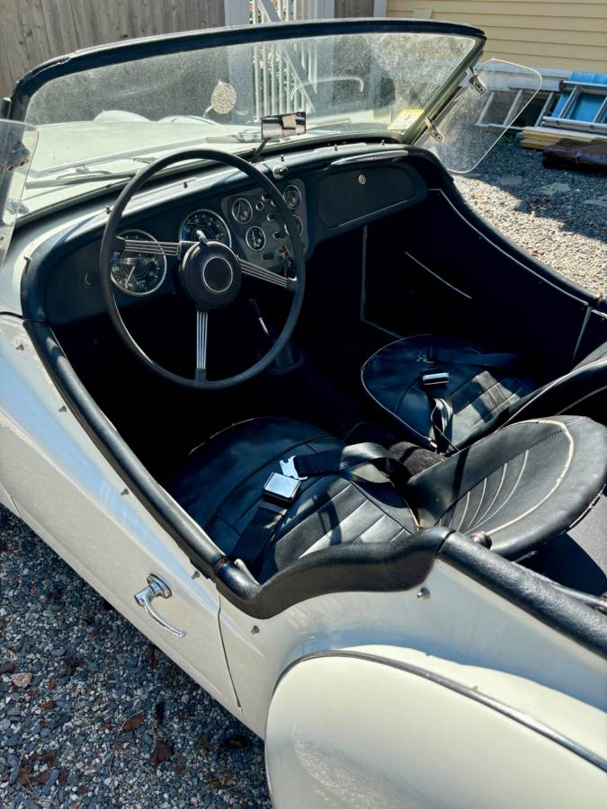 Triumph-tr3-roadster-1959-white-3