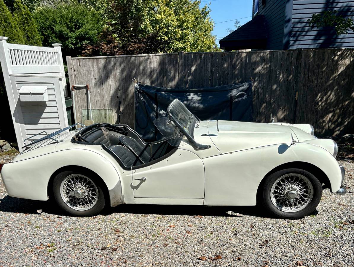 Triumph-tr3-roadster-1959-white-5