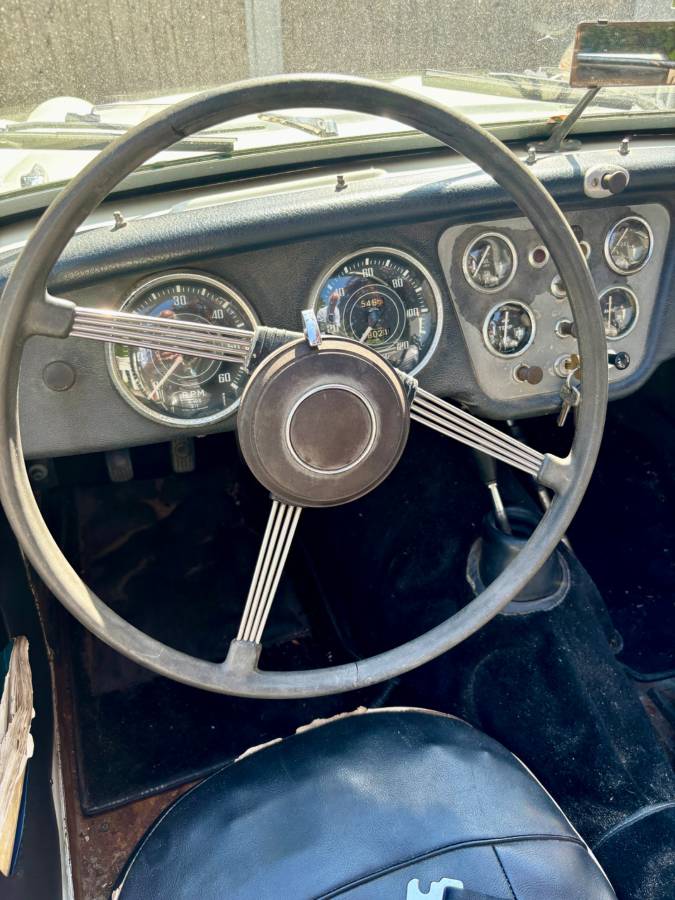 Triumph-tr3-roadster-1959-white-9