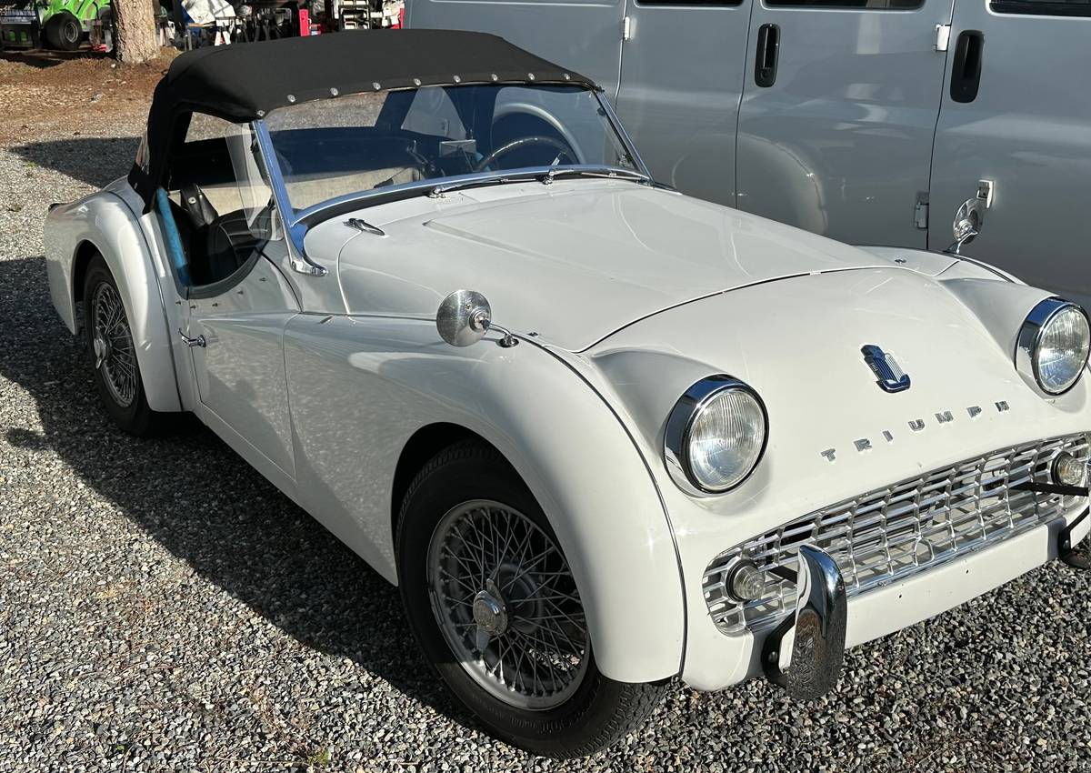 Triumph-tr3a-1961-white-1