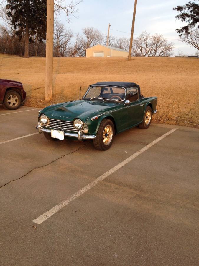 Triumph-tr4a-irs-1967-green-3