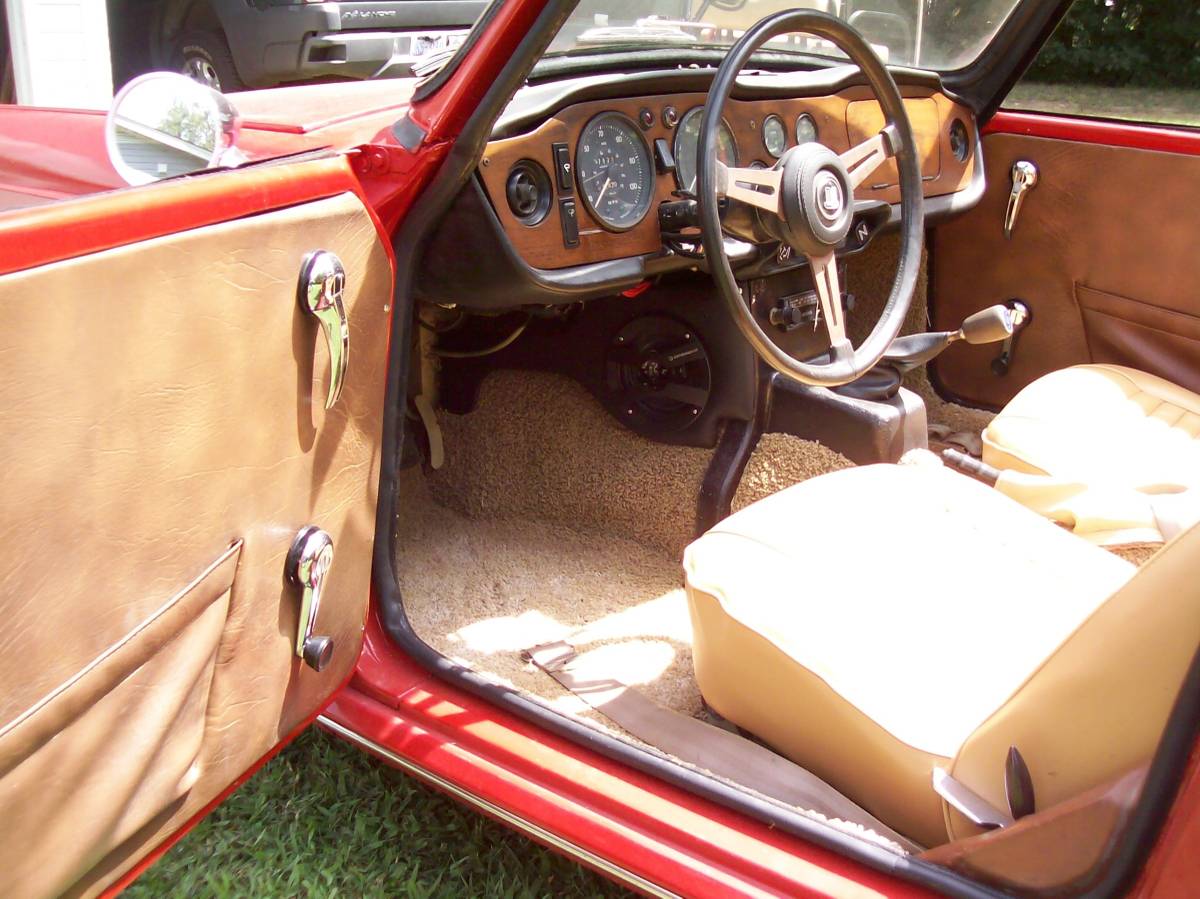 Triumph-tr6-1971-5