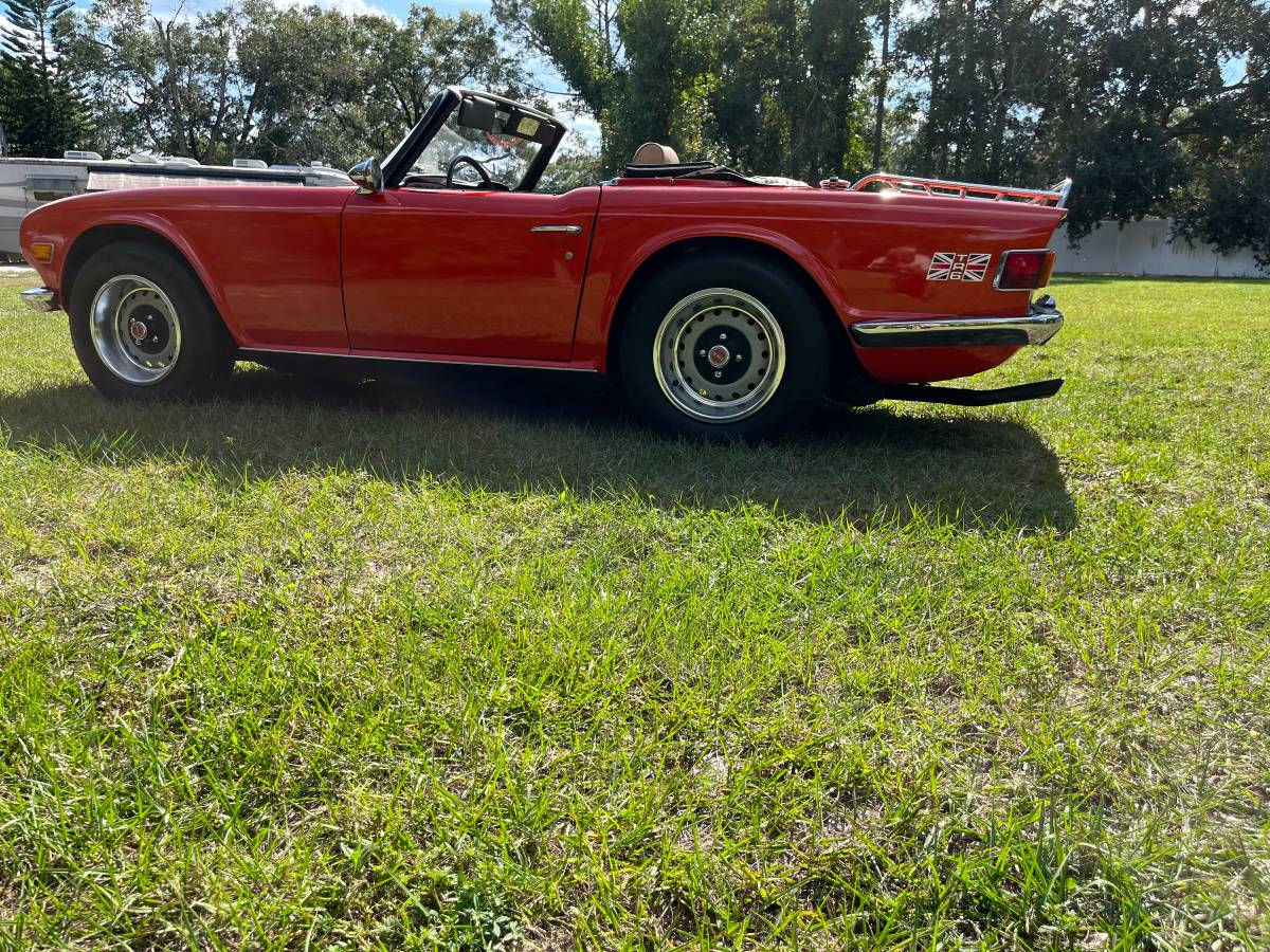 Triumph-tr6-1972-red-1