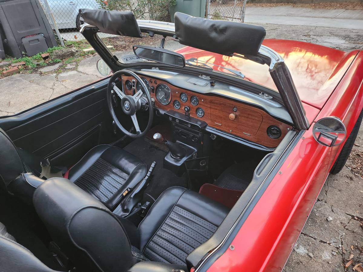Triumph-tr6-1972-red-11