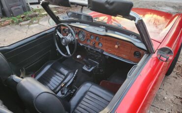 Triumph-tr6-1972-red-11
