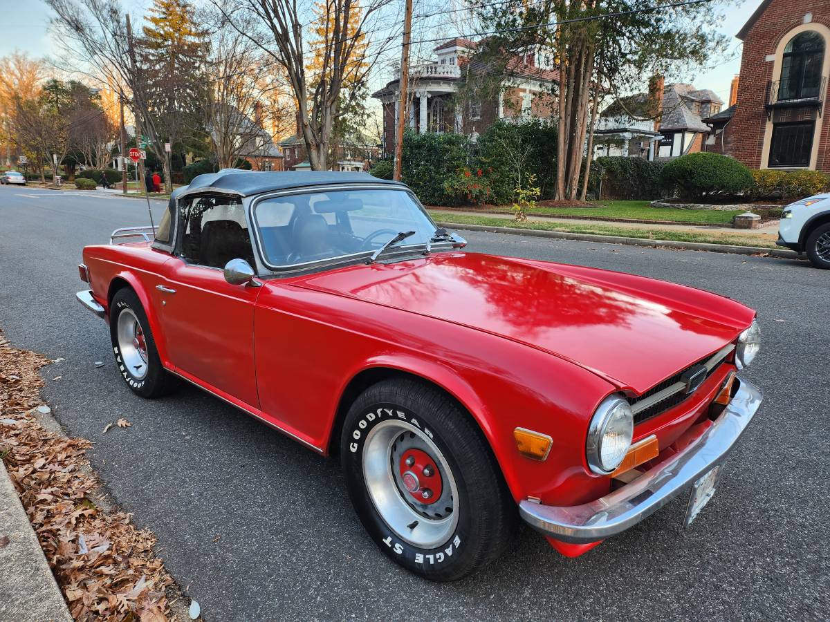 Triumph-tr6-1972-red-12
