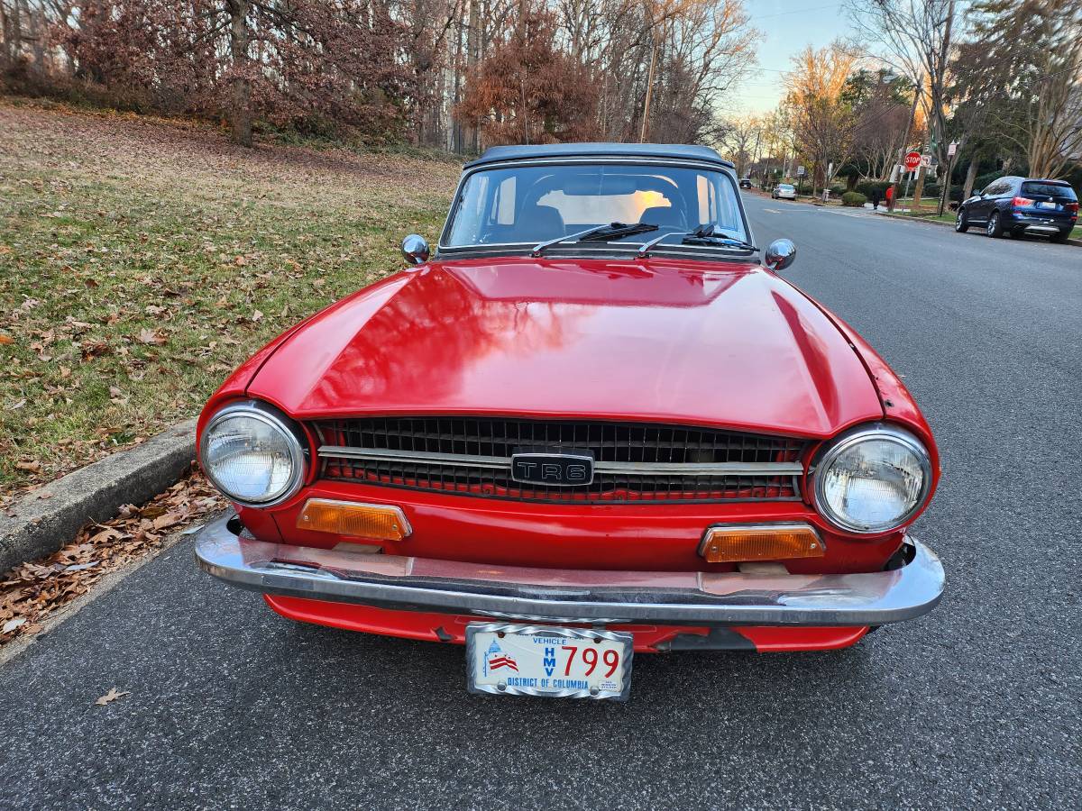 Triumph-tr6-1972-red-13