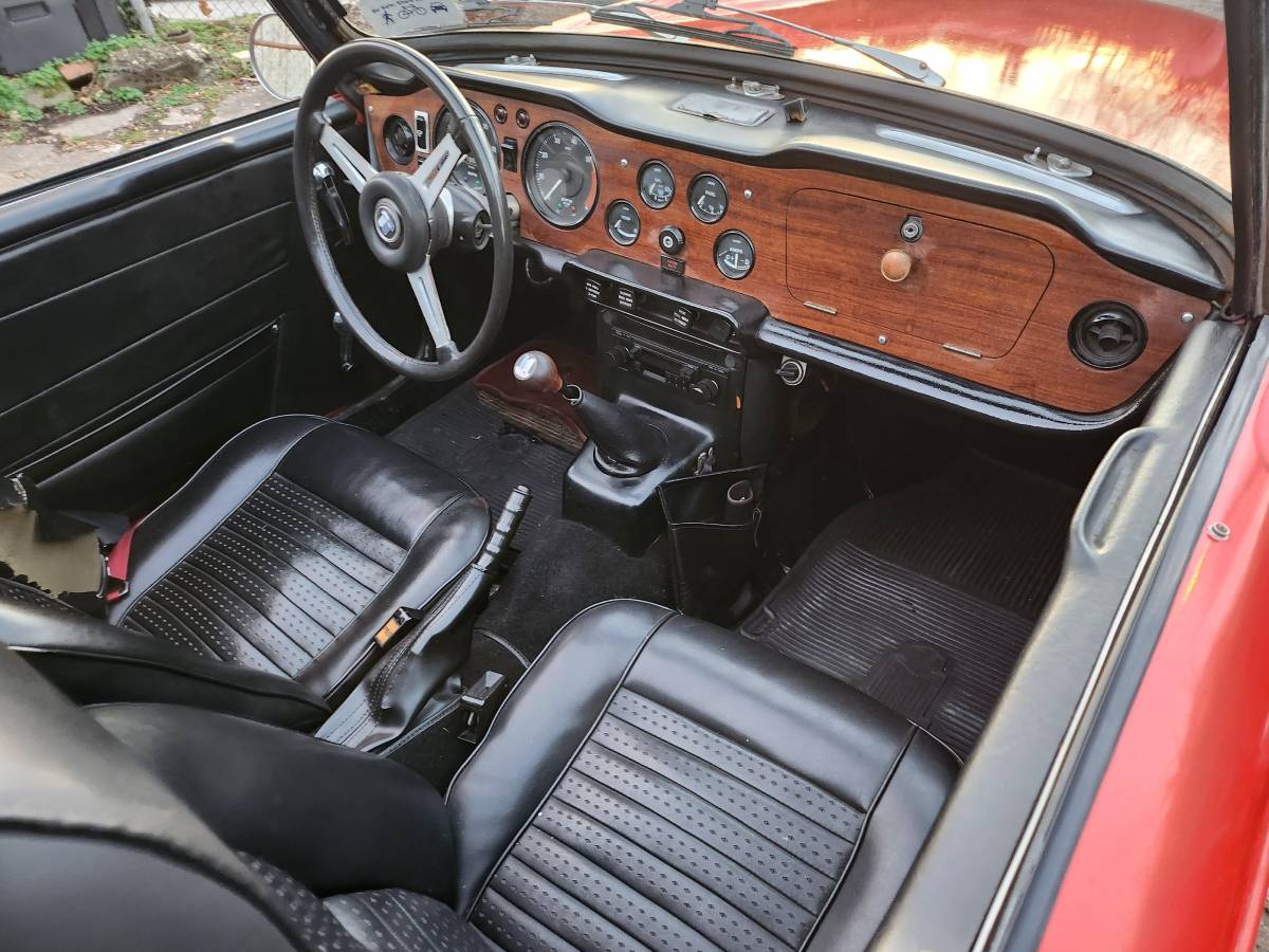 Triumph-tr6-1972-red-15