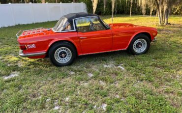 Triumph-tr6-1972-red-17