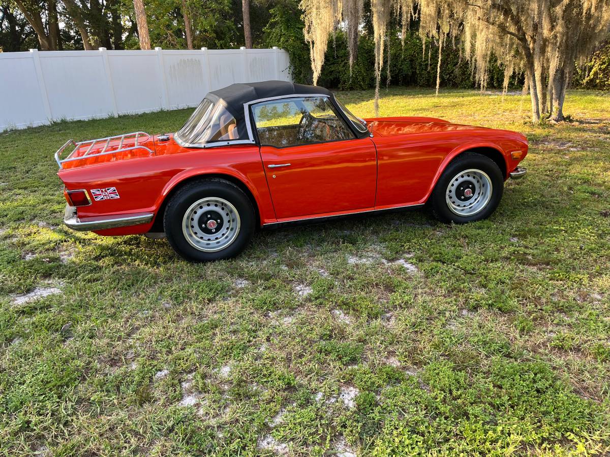 Triumph-tr6-1972-red-17