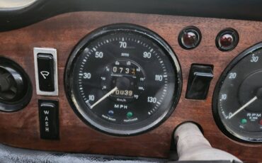 Triumph-tr6-1972-red-17