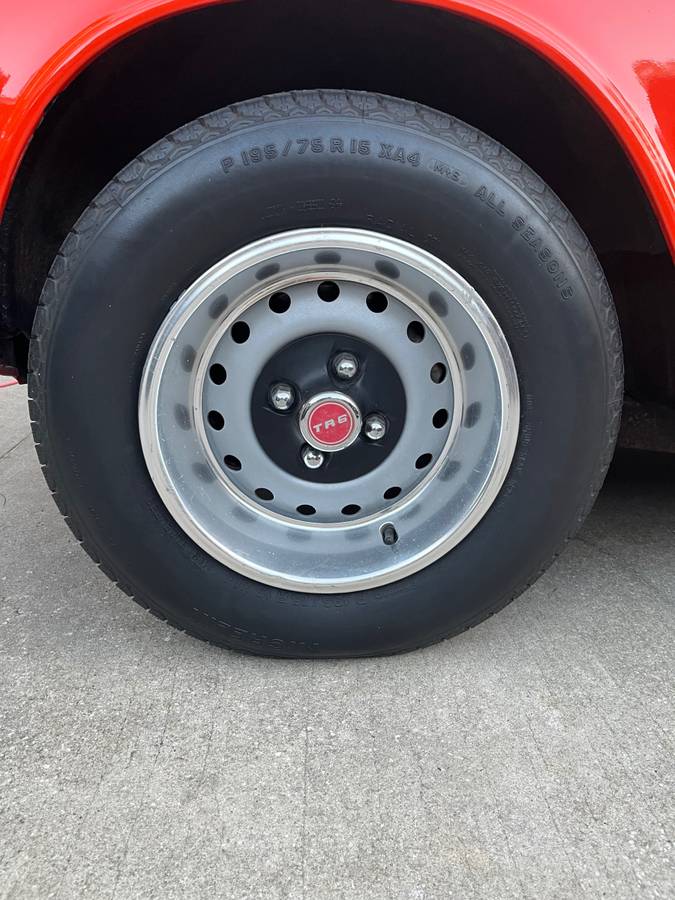 Triumph-tr6-1972-red-19