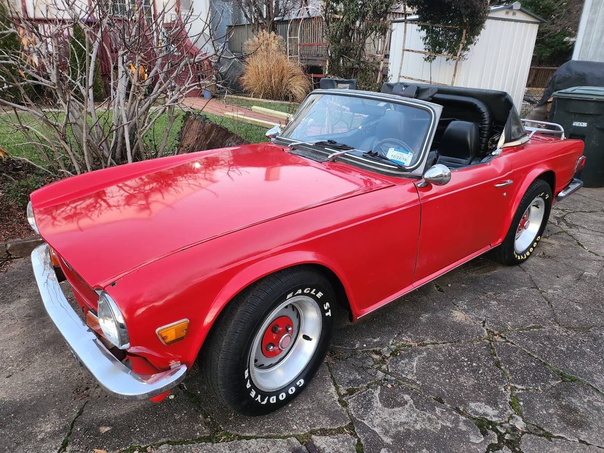 Triumph-tr6-1972-red-2
