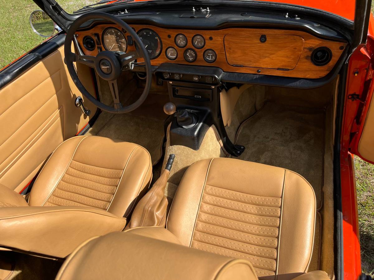 Triumph-tr6-1972-red-20