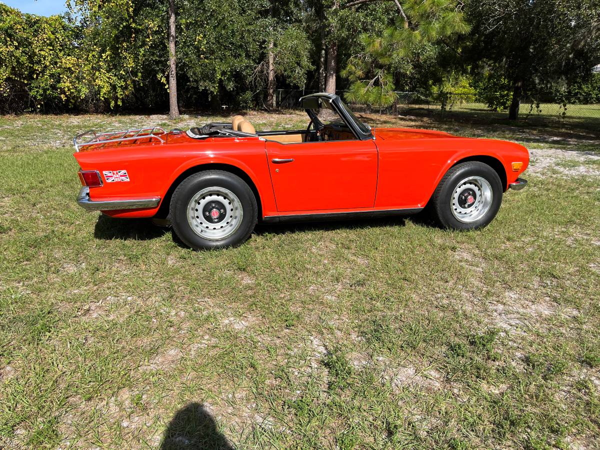 Triumph-tr6-1972-red-3