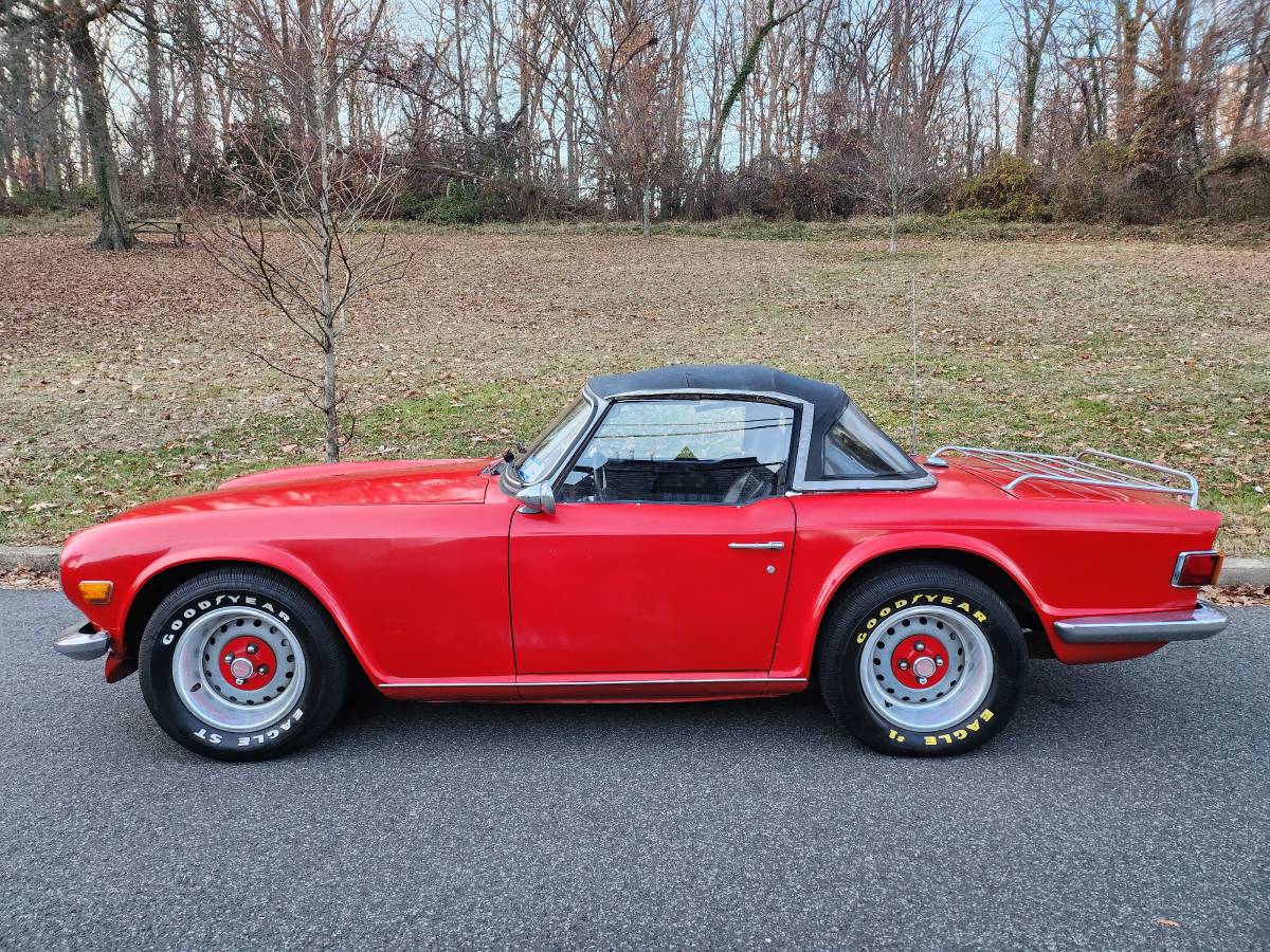 Triumph-tr6-1972-red-4