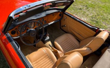 Triumph-tr6-1972-red-5
