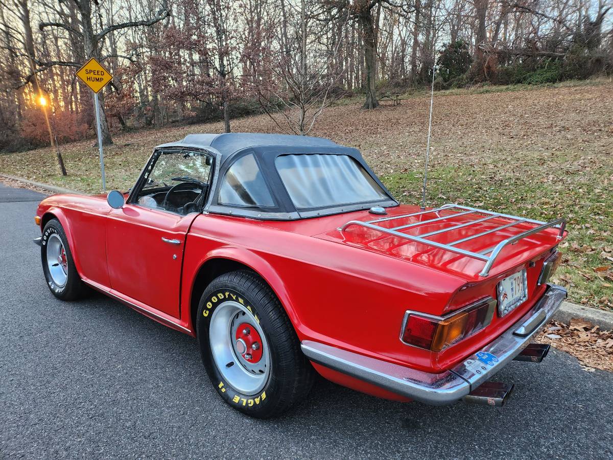 Triumph-tr6-1972-red-5