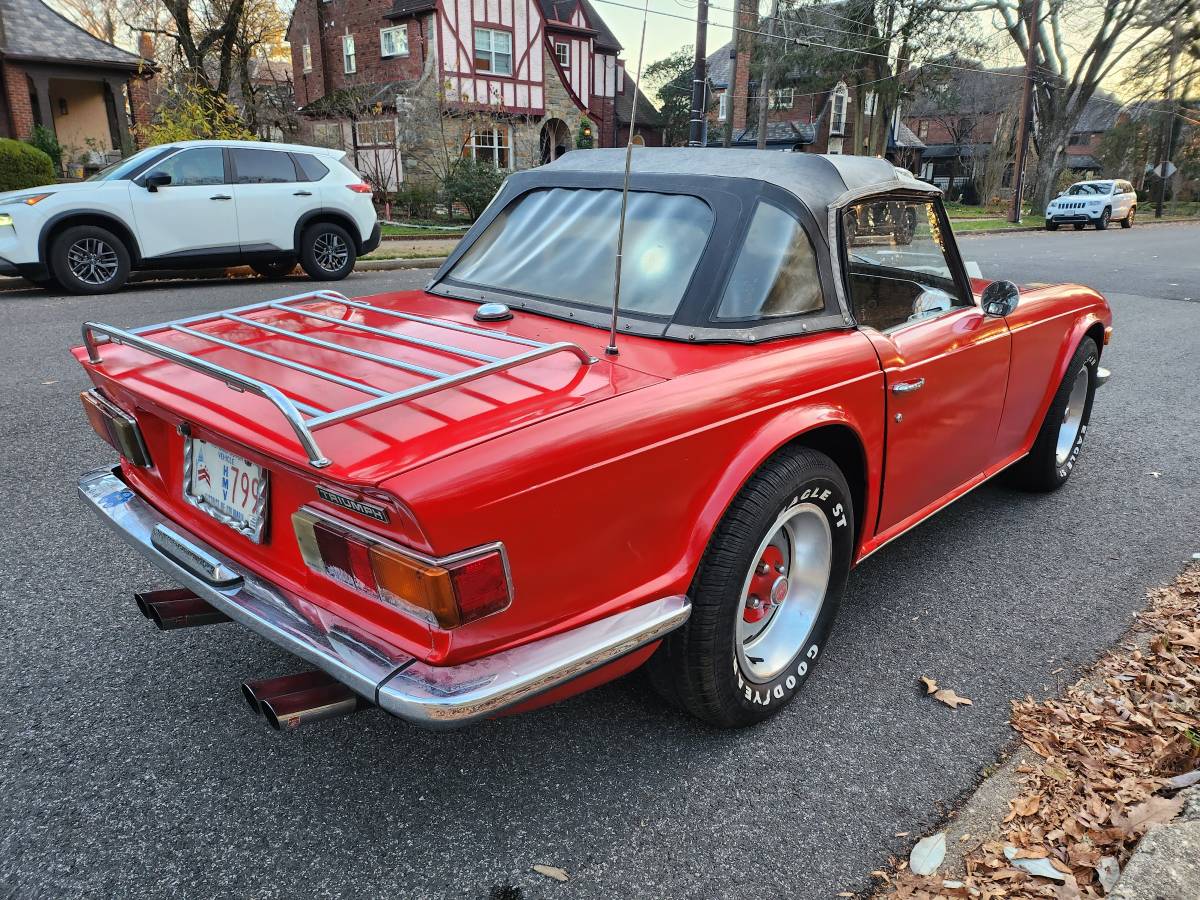 Triumph-tr6-1972-red-7