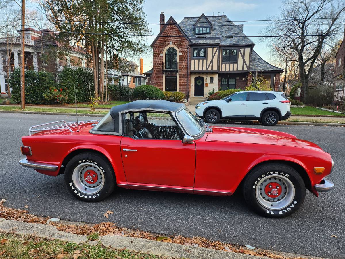 Triumph-tr6-1972-red-8