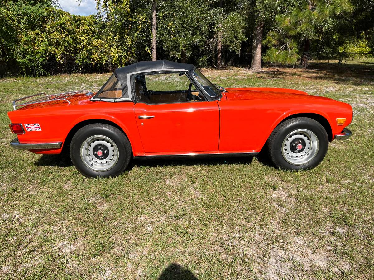 Triumph-tr6-1972-red-9