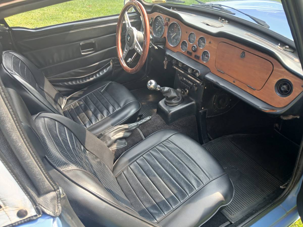 Triumph-tr6-1973-blue-10