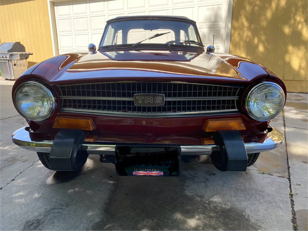 Triumph-tr6-1974-18