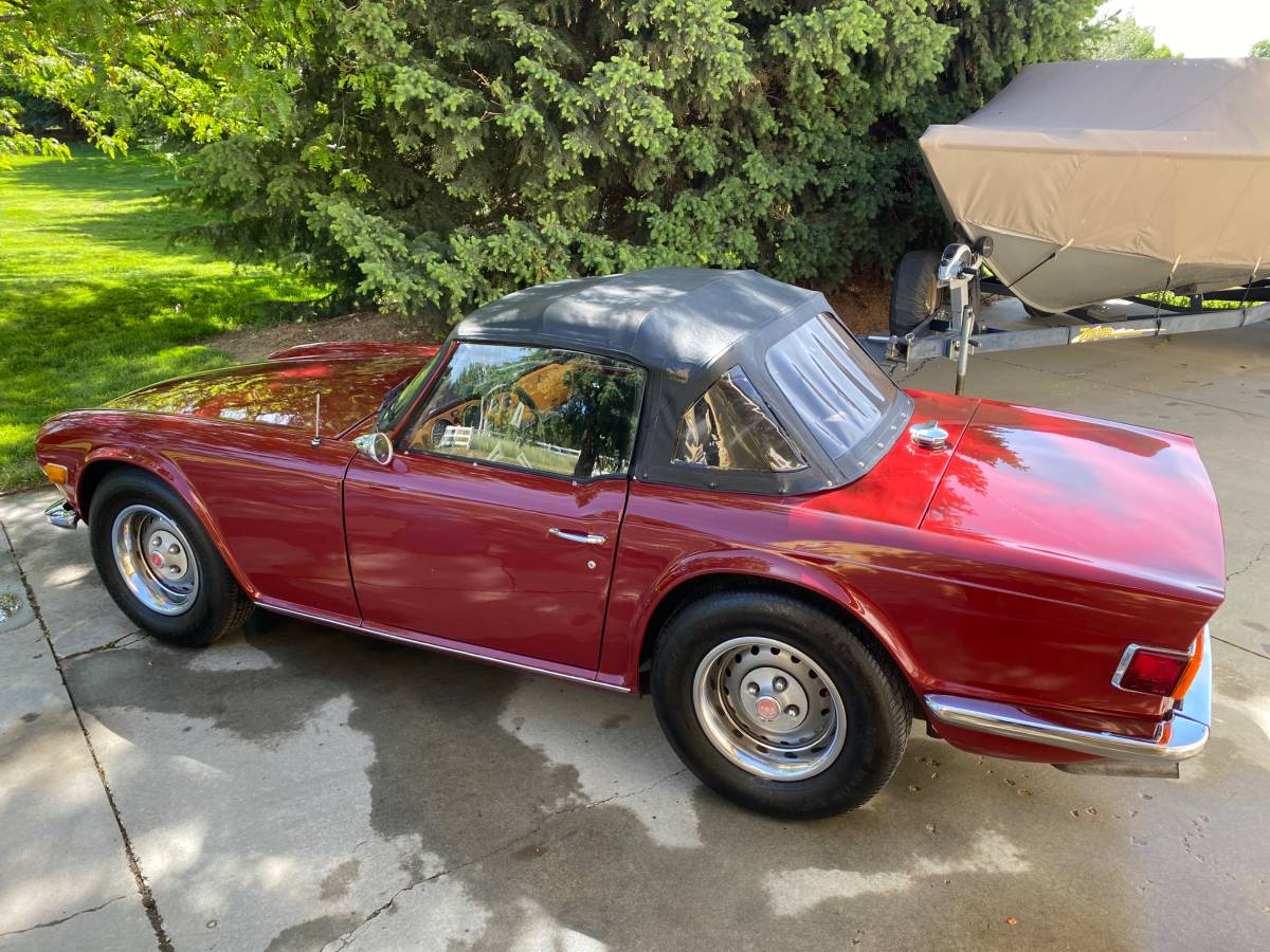 Triumph-tr6-1974-3