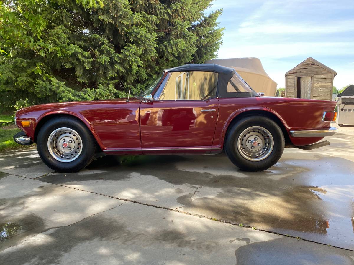 Triumph-tr6-1974-4