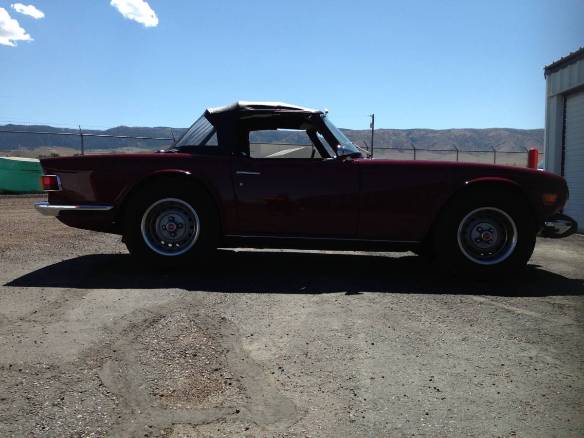 Triumph-tr6-1974-6