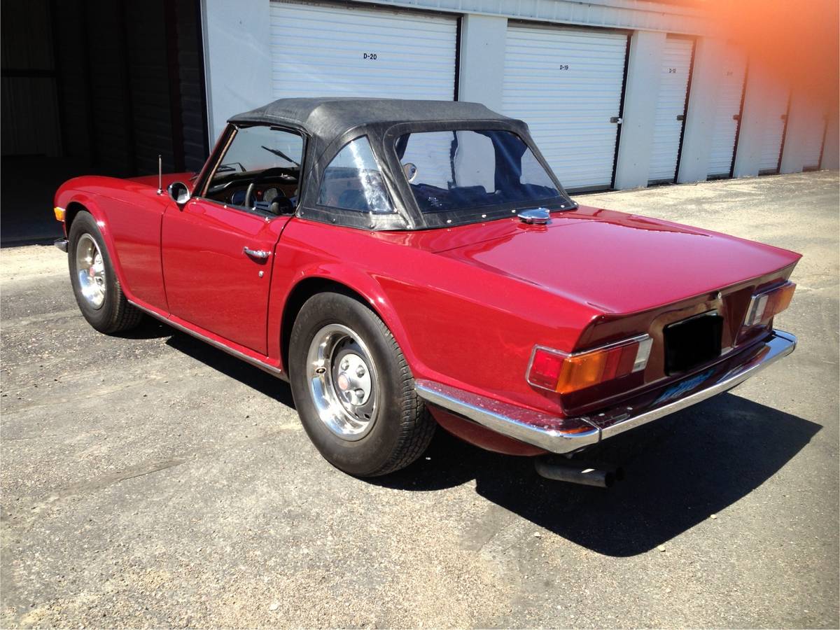 Triumph-tr6-1974-8