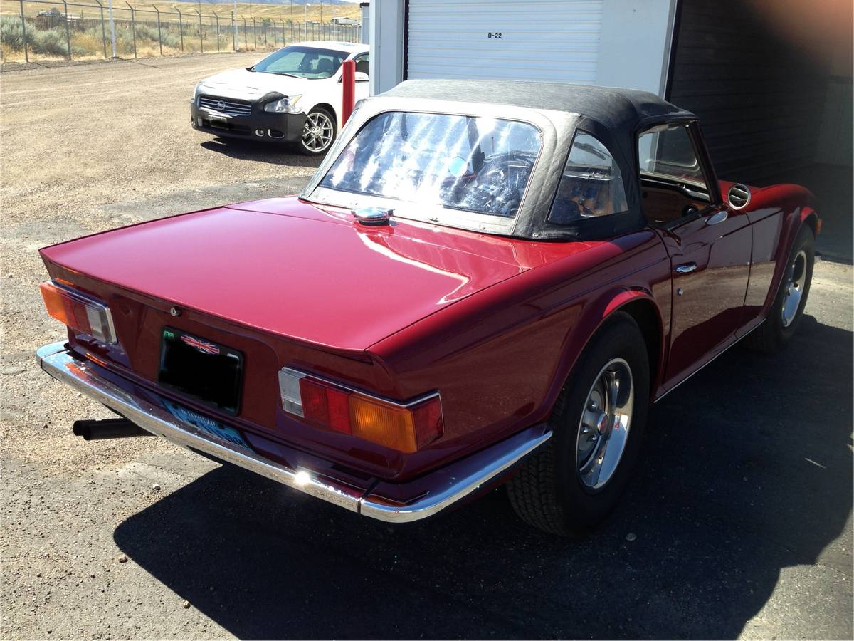 Triumph-tr6-1974-9