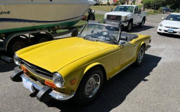 Triumph-tr6-1974-yellow-1