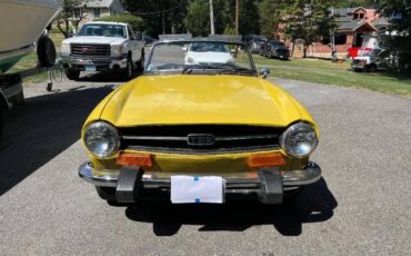Triumph-tr6-1974-yellow-10