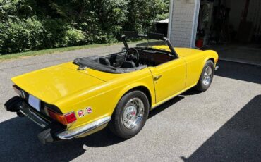 Triumph-tr6-1974-yellow-11