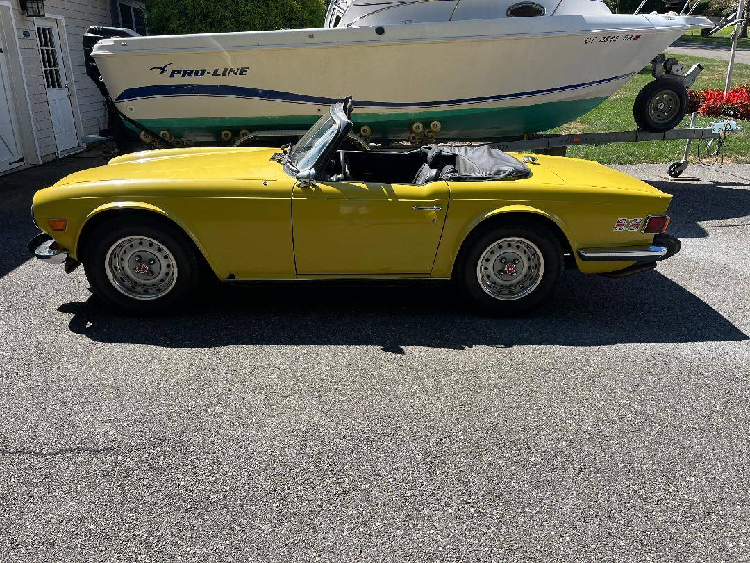 Triumph-tr6-1974-yellow-12